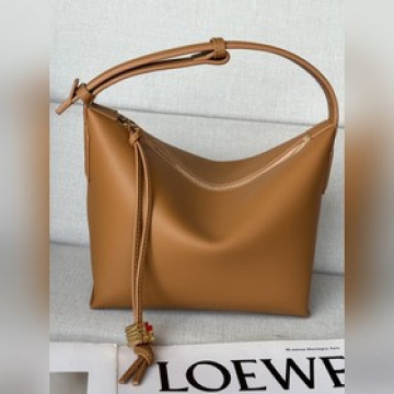 LOEWE 新款 皮質CUBI 便當包 愛心]限量款 型號5201 納帕牛皮革C