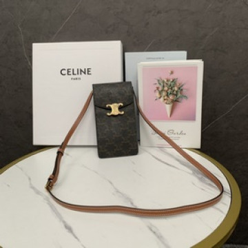 正品級CELINE 2025早春新品-凱旋門手機包、以往的手機包不同的是，以往