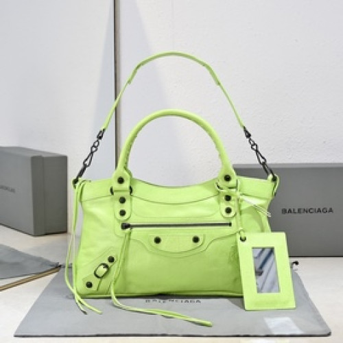 Balenciaga長款腋下包，尺寸：34 cm*20 cm*7 cm，顔色：熒
