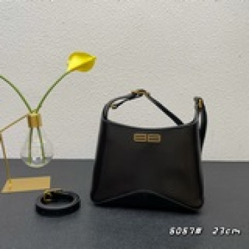 Balenciaα XX hobo腋下斜挎包很有設計感的包型 流暢的線條 非常