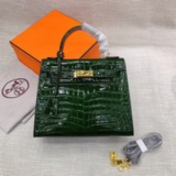 墨綠 凱莉漆皮鳄魚紋出貨頭層牛皮皮料柔軟，原版定制五金 三個 尺寸：22-25-