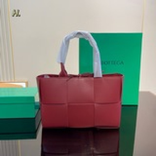 折疊禮盒Bottega veneta  适合春夏秋冬的季節 Bv高級牛仔手提