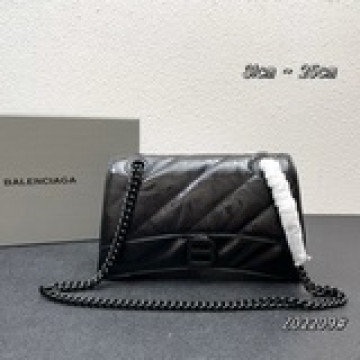 酷盒子Balenciag*最新 Crush 包款強勢登場！高級感滿滿上身超級随意