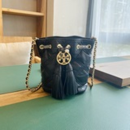 新版TORY BURCH FLEMING迷你羊皮水桶女包  袋口采用拉繩設計