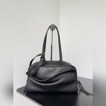 BALENCIAGA CARRIE 新推出的保齡球系列真的鲨瘋了！！獨特弧形包身