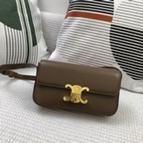 最新Celine 爆款 中古包 腋下包 來啦  新色出貨   尺寸：20cm。
