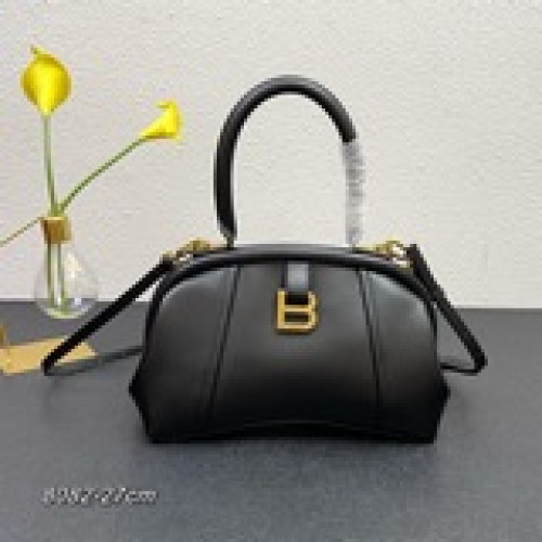 Balenciag＊Editor沙漏餃子包 BB新推出有一種獨特的魅力 讓人一