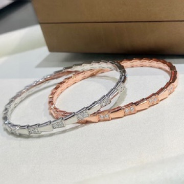 寶格麗 時尚 蛇 形 手镯 高級打造 精工版 微鑲 細版間隔帶鑽蛇手镯 細膩妖娆