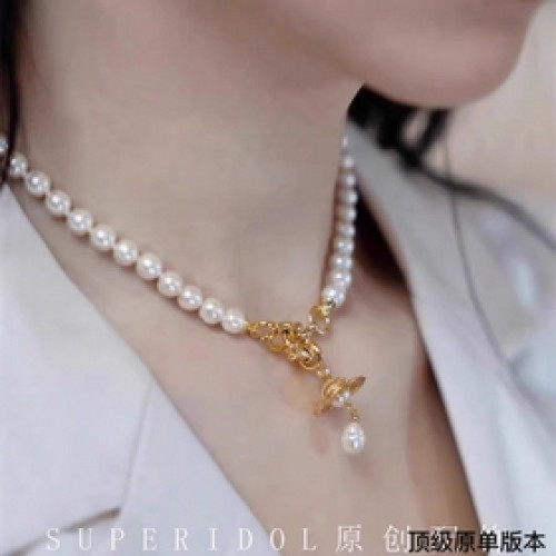 土星珍珠項鍊，太精緻了 喜歡這種小而精緻的款，它很适合疊戴那種很精緻的飾品！這個