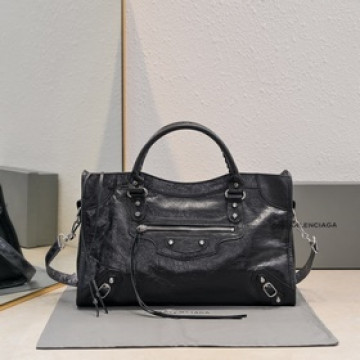 Balenciaga， 時代眼淚 機車包經典系列重現，時尚潮流，比舊版更簡潔大方
