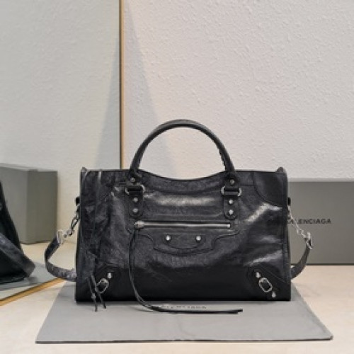 Balenciaga， 時代眼淚 機車包經典系列重現，時尚潮流，比舊版更簡潔大方