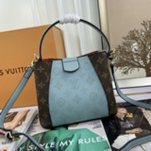 口碑滿滿的贊！Lv55270 誕生於1932年的香檳酒袋Noe以全新面貌回歸20