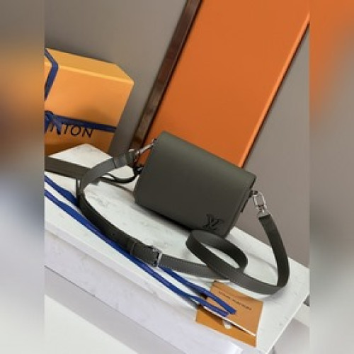 頂級原單 M82086   綠色全皮男包郵差包系列 FASTLINE 迷你手袋
