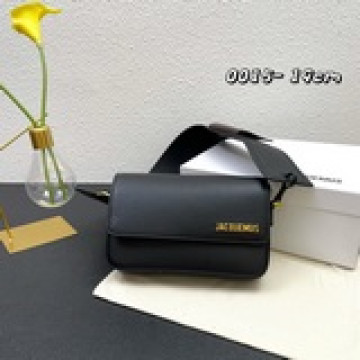 配盒子  Jacquemus Le Cienture Bello bagCARI