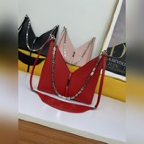 Givenchy 新款 紀梵希 法國品G家2023全新推出V形Cut Out 手
