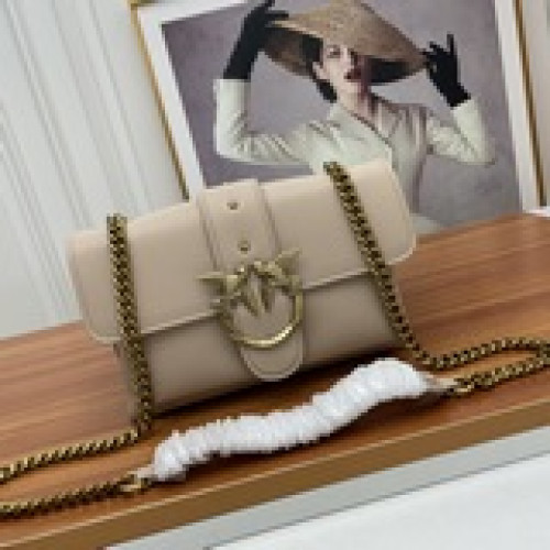 品高(PINKO) 春夏 新品斜挎鳥飛包平紋小牛皮  意大利名品，限量 由于形象