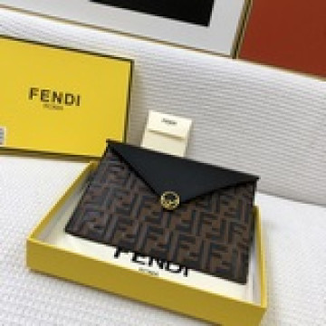 新款手包fendi（配盒子）帶幾何形翻蓋的F is Fendi大號修長款手拿包。