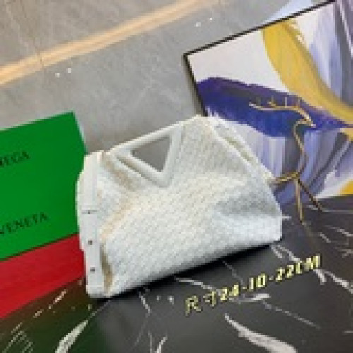 大號  【原版皮高品質】bv 新款編織三角形手提包 the triangle