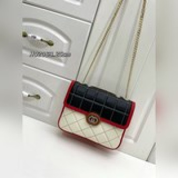 鍊條包新品  【配禮品盒】guccl明星同款牛皮材質，可以斜跨或單肩尺寸2