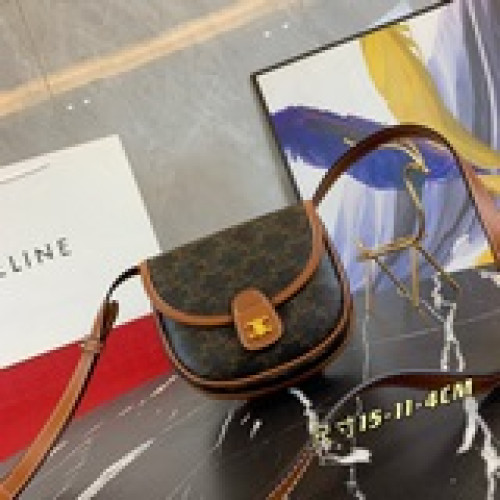 配盒子  CEL-INE 新品TRIOMPHE BESACE 迷你新馬鞍包經典