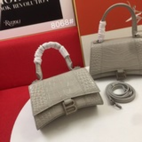 鳄魚紋 迷你，Balenciagα全新推出了帥爆的Hourglass沙漏兩用腰包