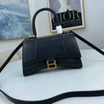Balencia巴黎家，本季重磅 平紋 沙漏包，獨特的标志性弧線形狀造型極具辨識