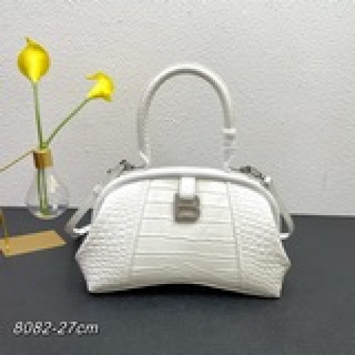 Balenciag＊Editor沙漏餃子包 BB新推出有一種獨特的魅力 讓人一眼