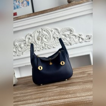 琳迪lindy 19cm 顔色：寶石藍、金扣 Tc皮 蜜蠟線半手工縫制 lind