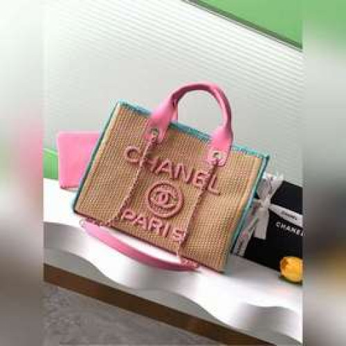 編織CHANEL沙灘包丨浪漫夏日氛圍獨特的編織材質和清新的顔色搭配~營造出夏日