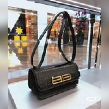 Balenciag gossi 出新 腋下豆腐包 通勤的硬挺版型 内裡多隔層