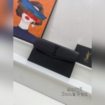 魚子醬 uptown_新品手拿包 （配盒子）最經典的标志性金屬logo，牛皮材