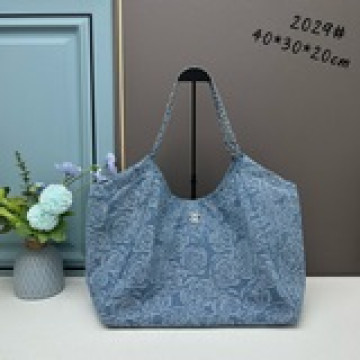 香奈兒牛仔山茶花腋下托特包【chanel】香奈兒 2023潮流爆款 潮流時尚，