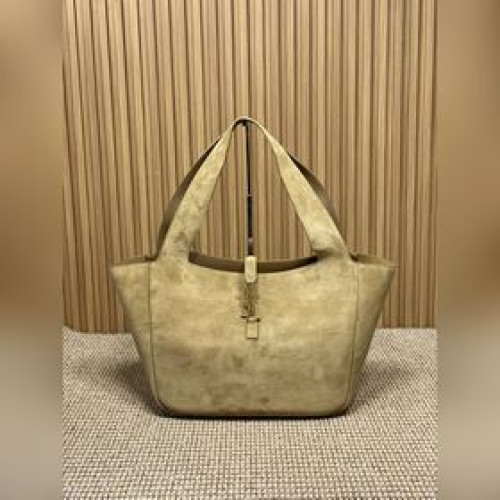 YSL 新款 絨面托特包，橫款托特包版本，皮革扣開合，空間充裕 ，簡潔的外觀再配