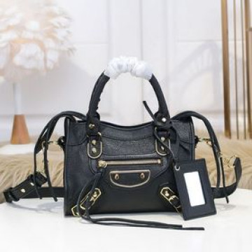 Balenciaga 巴黎x家 原單品質 經典代表作機車包，好美又耐看-原版山羊