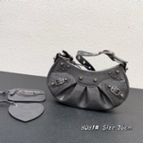 Balenci Le Cagole鳄魚紋半月牙腋下包餃子包 出貨 緻敬經典機車包