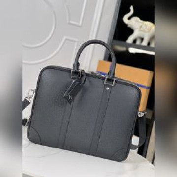 海外原單M30967獨家實拍！本款 Voyage 大號公文包使用的 Ta ga
