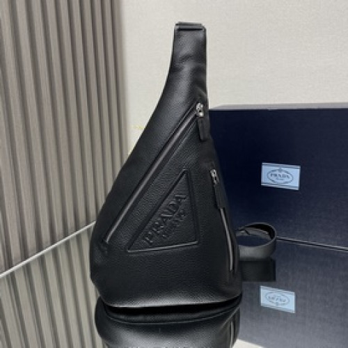 [頂級原單] 新款胸包 2VZ092荔枝紋全皮 2026秋冬男士胸包采用柔軟小牛