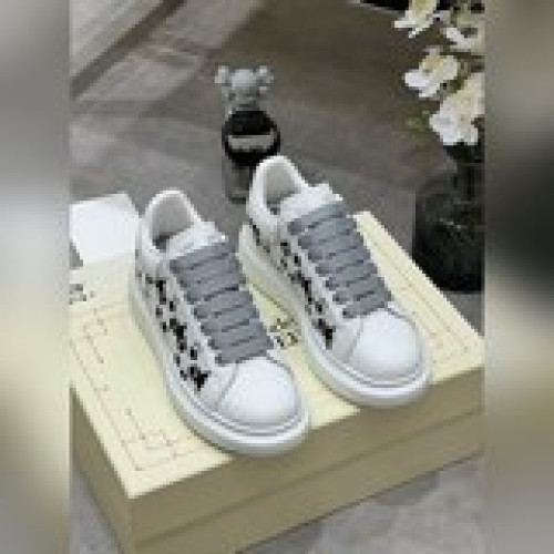 Alexander McQUEEN正品爆拆 1：1頂級麥昆原版皮料白色進口絲綢皮