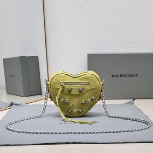 BALENCIA新款Le Cagole Heart 愛心包 心形包 可愛又酷 搭