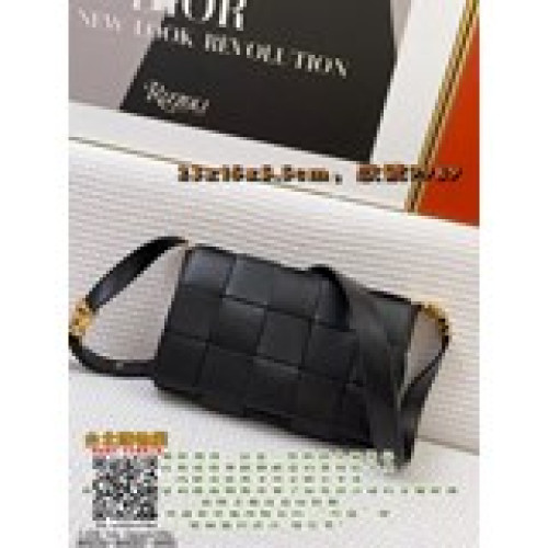 新品  Bv 葆蝶家 新款CASSETTE出新版啦 金屬配飾款  這是一
