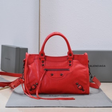 Balenciaga， 時代眼淚 機車包經典系列重現，時尚潮流，比舊版更簡潔大方