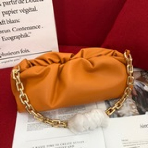大號無肩帶 bottega veneta the chain ouch 最近真的