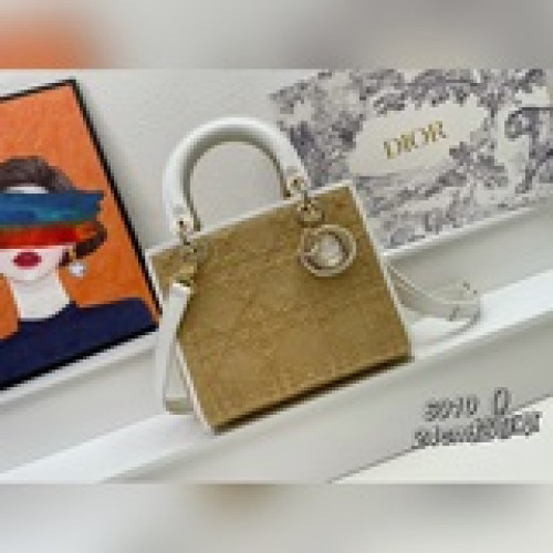 配盒子，五格24cm，100  10#最新拉菲草編織戴這款 lady dior