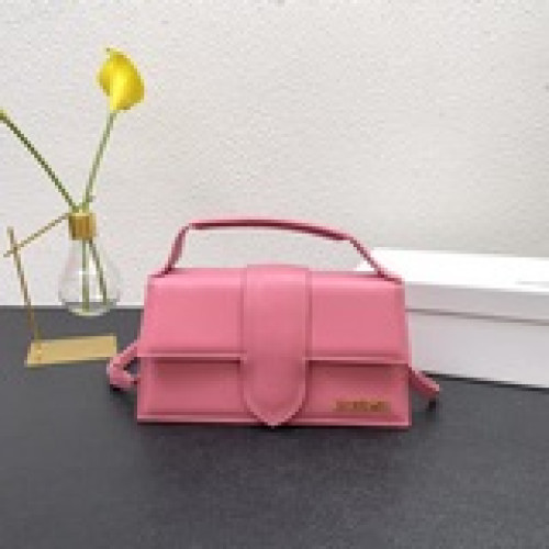 配盒子jacquemus*手提單肩包獨特的包身設計 加上手提時髦又可愛 高純度