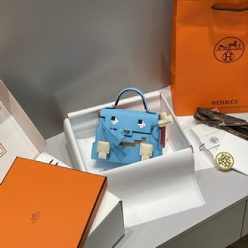 KELLY DOLL PICTO 馬賽克 凱莉娃娃于千禧年上市的限量手袋也被稱