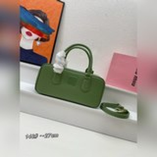 Miu Miu缪缪 5BB148 女士22s新款波士頓，保齡球包，手提單肩 斜挎