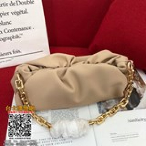 新款 bottega veneta the chain pouch （大