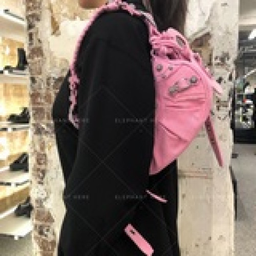 小號Balenciag Le Cagole半月包餃子包機車包今年牛仔很忙很忙，