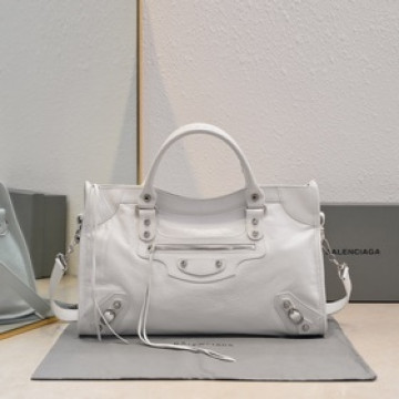Balenciaga， 時代眼淚 機車包經典系列重現，時尚潮流，比舊版更簡潔大方