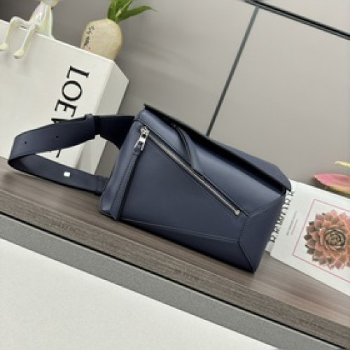 LOEWE 新版本 新款 小號經典牛皮革 Puzzle 腰包 *長方體形狀和精确
